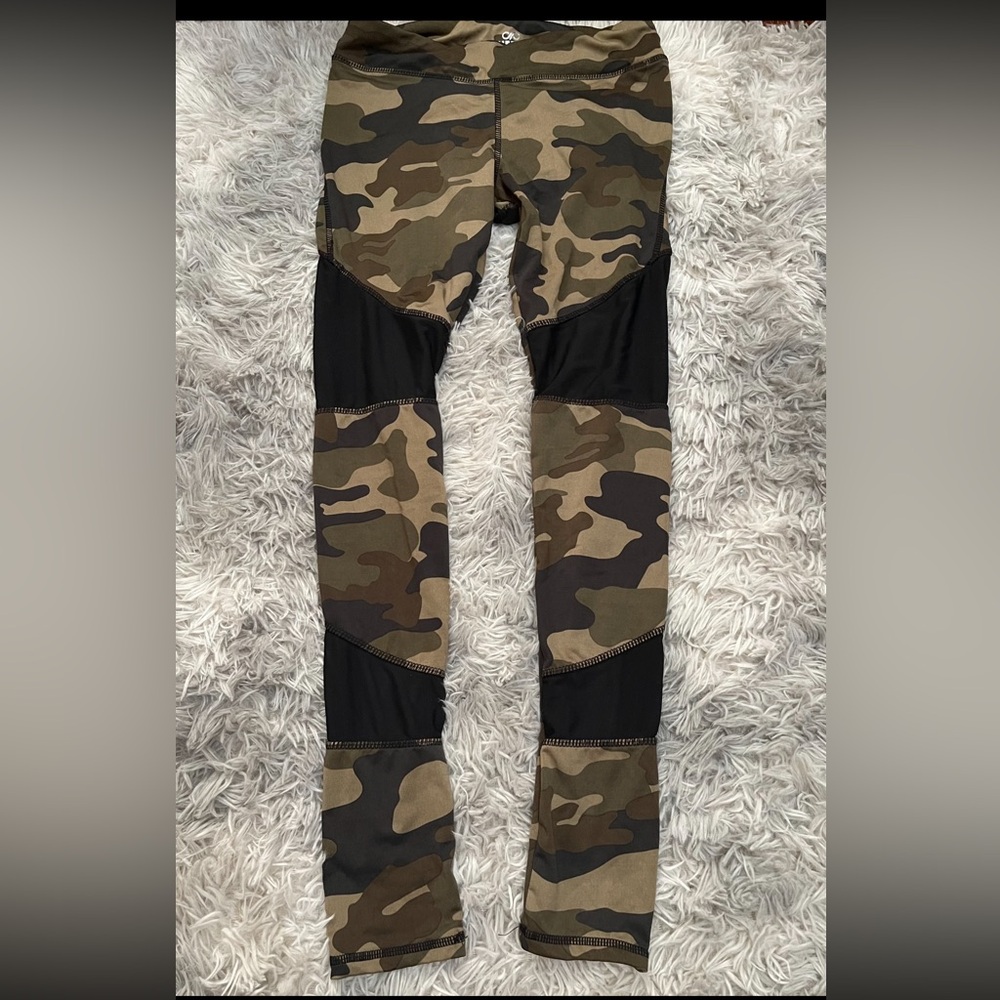 Used camo print leggings